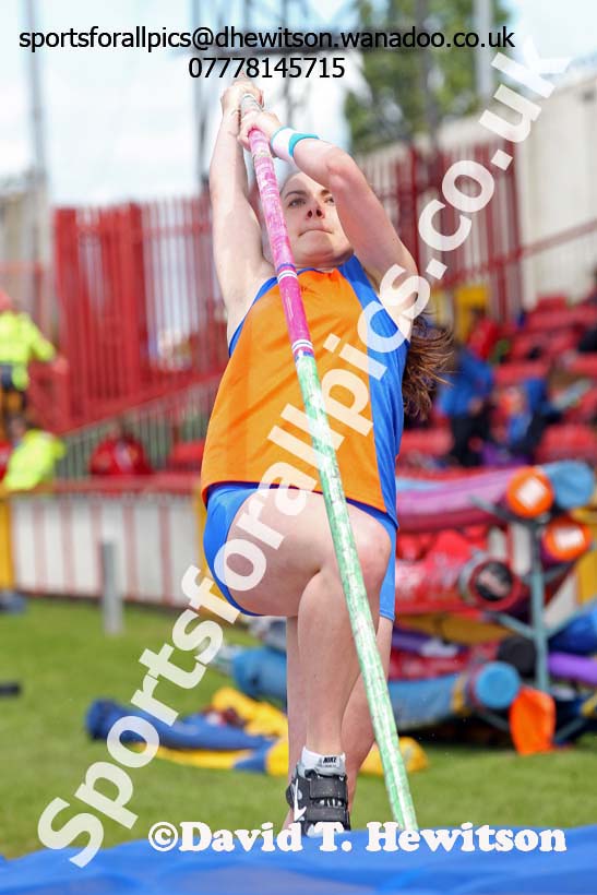 Inter girls pole vault, English Schools Track and Field. Photo: David T. Hewitson/Sports for All Pics